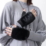 2つ 穴ファーハンドカバー  2,090円→980円(税込)   