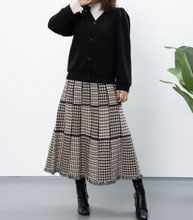 ブロック柄ニットスカート  フォーユー価格　3,480円(税込)  裾フリンジ仕様