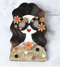 ポップなアプローチ 1,540円→980円(税込)  花メガネの女の子  約6.5×5cm   