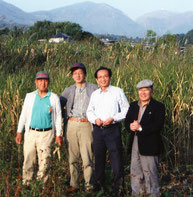 すぎぶん初年度の活動。長野県小諸市にて耕作放棄地を耕す。昭和時代に長野と杉並を行き来した文学者、教育者は結構、多い。（文学部会）