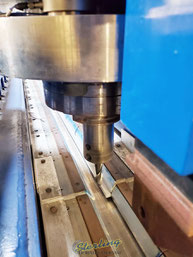 VeIso#50 boring mill taper with M24 x 3 drawbar 0.012 mm (0.0005 inch) maximum run­out, measured @ spindle face, here shown with a milling cutter instead of an FSW tool.