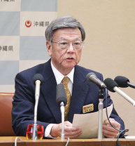 大型MICEの機能や規模について、翁長知事が記者会見を開いた=20日午後、県庁