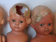 Beschädigte Kinderpuppen, aufgenommen bei einem Puppenrestaurator. Foto: Karl-Josef Hildenbrand/Symbol