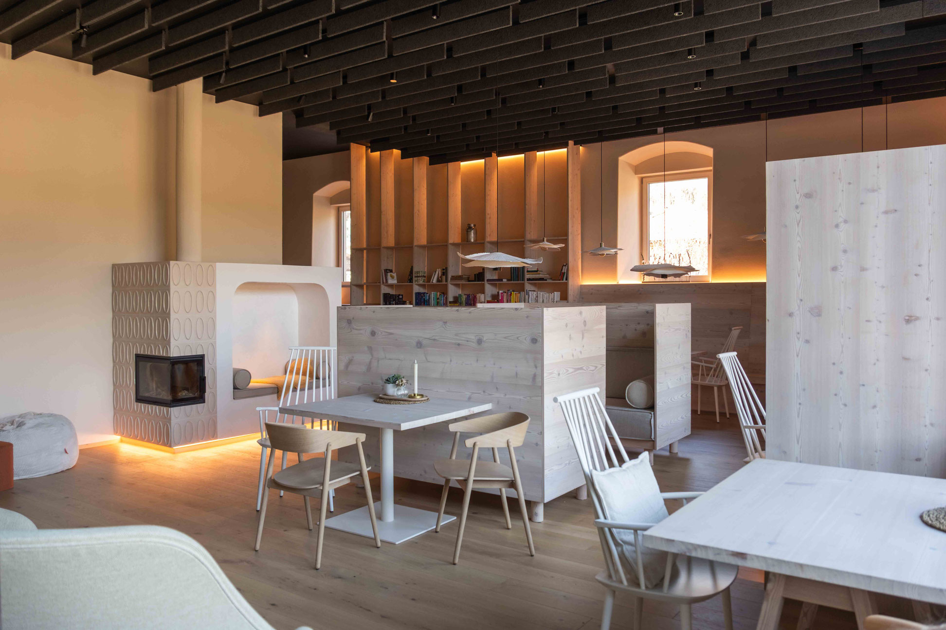 Lounge & playroom at O’Mama family time - south tyrol _fullwidth-story-splash