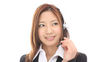 電話で話をする女性のイメージ写真