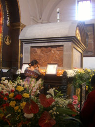 Sepulcro del Santo Hermano Pedro En Antigua Guatemala