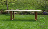 Massiver Lärche Gartentisch mit rostigem Tischgestell