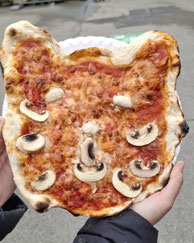 eine Pizza
