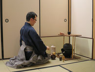 茶道裏千家教室 受講生I様(お茶会前の事前稽古より)