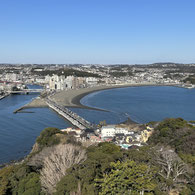 2023年2月江の島シーキャンドル展望台フロアから鎌倉方向の眺め