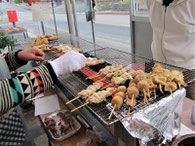 名物の焼き鳥は土日限定！