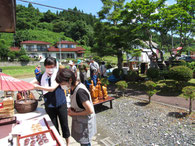 青空市「気まぐれ屋」　地域住民で賑わった会場