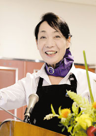 「新鮮な野菜は病気になりにくい体を作る」と語った徳元さん=25日午後、八重山合同庁舎