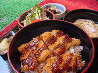 カツ丼定食：ランチメニュー