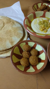 Budget backpackers and frugal travellers often have a different amount to spend on food. Dante Harker