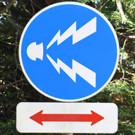 警笛区間の道路標識