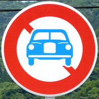 二輪の自動車以外の自動車通行止めの標識