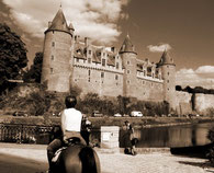 Balade à cheval le long du château de Josselin-la Claie des Landes