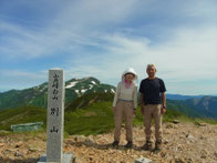 別山山頂から白山本峰をバックに