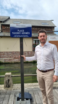 Alexis Darmois, the joung and dynamic mayor of Pont-Audemer inaugurated the charming Place Thierry Hermès. 05.07.2025