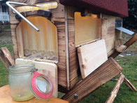 Bienenhaus mit Honighahn / Zapfhahn