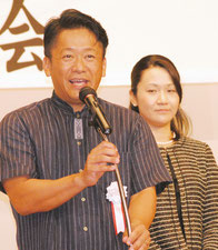 激励会であいさつする中山市長(12日夜)