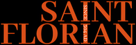 Detail des Saint Florian Schriftzugs mit Zusatz Since 304 AD in Orange. Typografie Print auf schwarzem Feuerwehr T-Shirt.