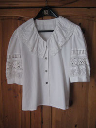 Trachtenbluse mit Spitze