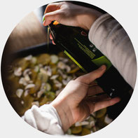 foodiesfeed.com_pouring-olive-oil