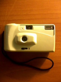 Macchine fotografica a rullino  Codice 1202013 € 5,00 