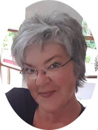 Auf dem Foto ist eine Frau zu sehen , Besitzer der Deckrüden