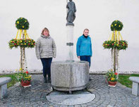 Der Osterbrunnen ist ein Blickfang.