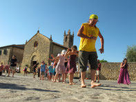 Con los niños en el festival. © Raúl Santiago Goñi.