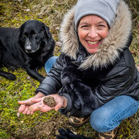 Black truffle hunting in Pergord