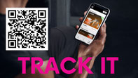 Smartphone mit geöffneter EGYM App und QR-Code – Trainingsziele flexibel ändern und Fortschritte digital verfolgen