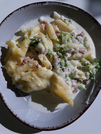 Gutenfreier Nudelauflauf mit Brokkoli