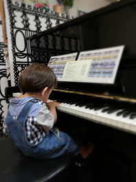3才ピアノ マンツーマンピアノリトミック どれみ音楽教室