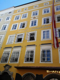 city walking tour in Salzburg with Mozart's Birthplace