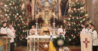 In der festlich geschmückten Pfarrkirche in Ast zelebrierte Pfarrer Albert Hölzl die erste Christmette seit der Gründung des Pfarreienverbands Waldmünchen-Tiefenbach.