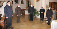 MMC-Obmann Willi Landgraf mit den Geehrten, Franz Eiber und Georg Lukas, sowie Pater Josef Schwemmer und Ruhestandspfarrer Raimund Arnold (v. li.)