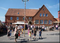 Tanz unterm Maibaum 2013