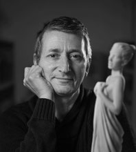 Alain Choisnet dans son atelier
