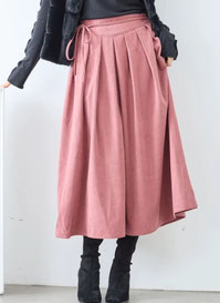 しなやか細コールのフレアスカート  師走市価格　2,680円(税込)