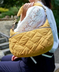 ビーチ素材のキルティングBAG  4,950円→2,980円(税込)  持ちやすいハンドルです