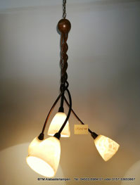 LP23C-01 Eßtischlampe aus Alabaster, mit Schmiedeeisengestell in Rostoptik Patina. 60 x 75 x 130 cm.Höhe variabel. 479,- €+Versand