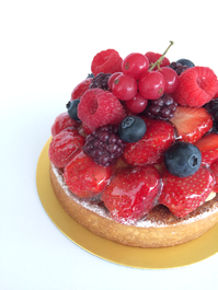 アントルメ　バースデーケーキ　お誕生日ケーキ