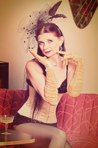 Burlesque-Unterricht München Bayern, Burlesqueschule, Schule für Burlesque, Burlesque Academy, Burlesque Striptease lernen, Workshop, Kurs Privatstunde