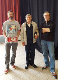 Michel Onillon au centre de la photo