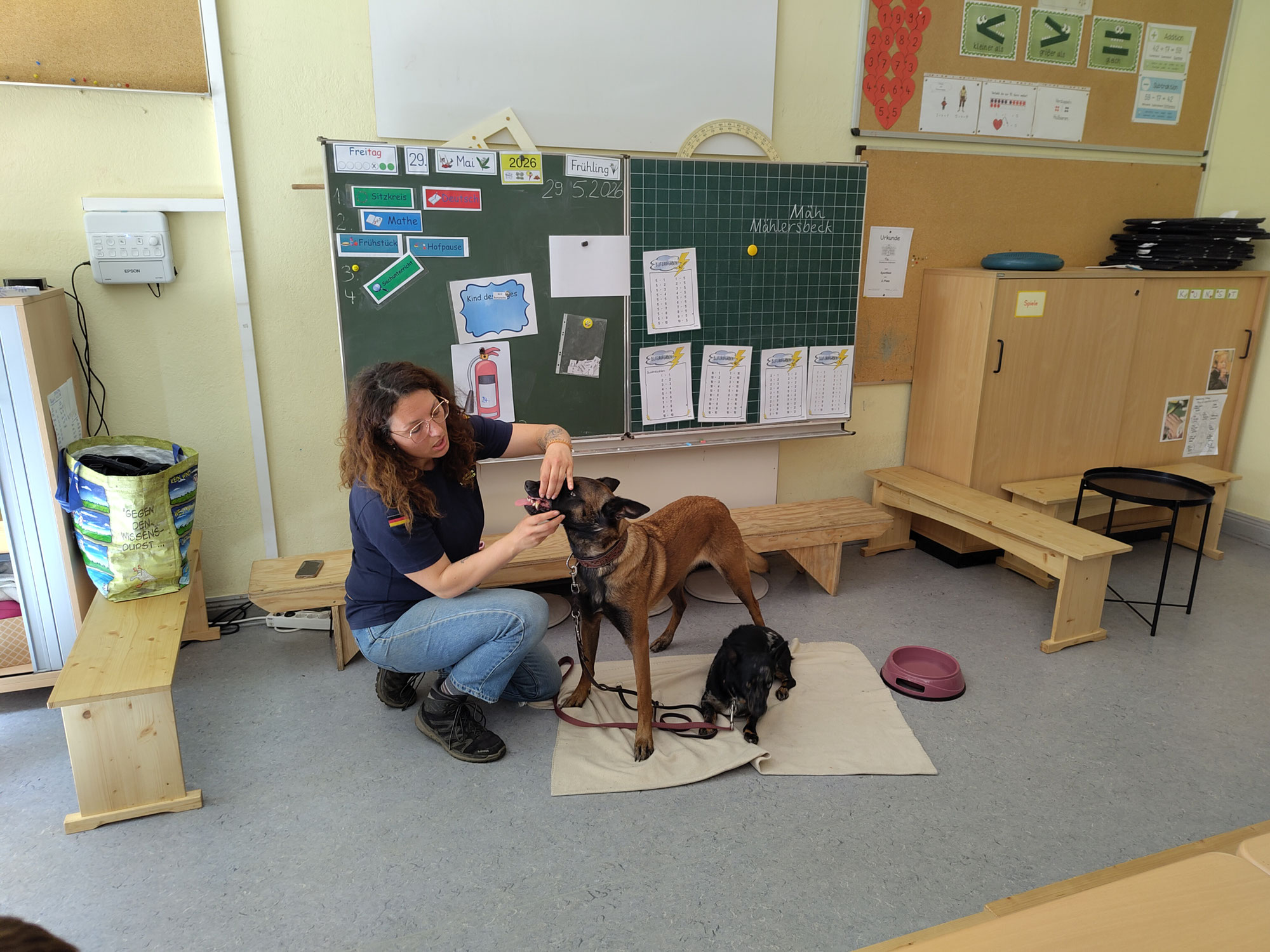 Hundebesuch für unsere zweiten Klassen