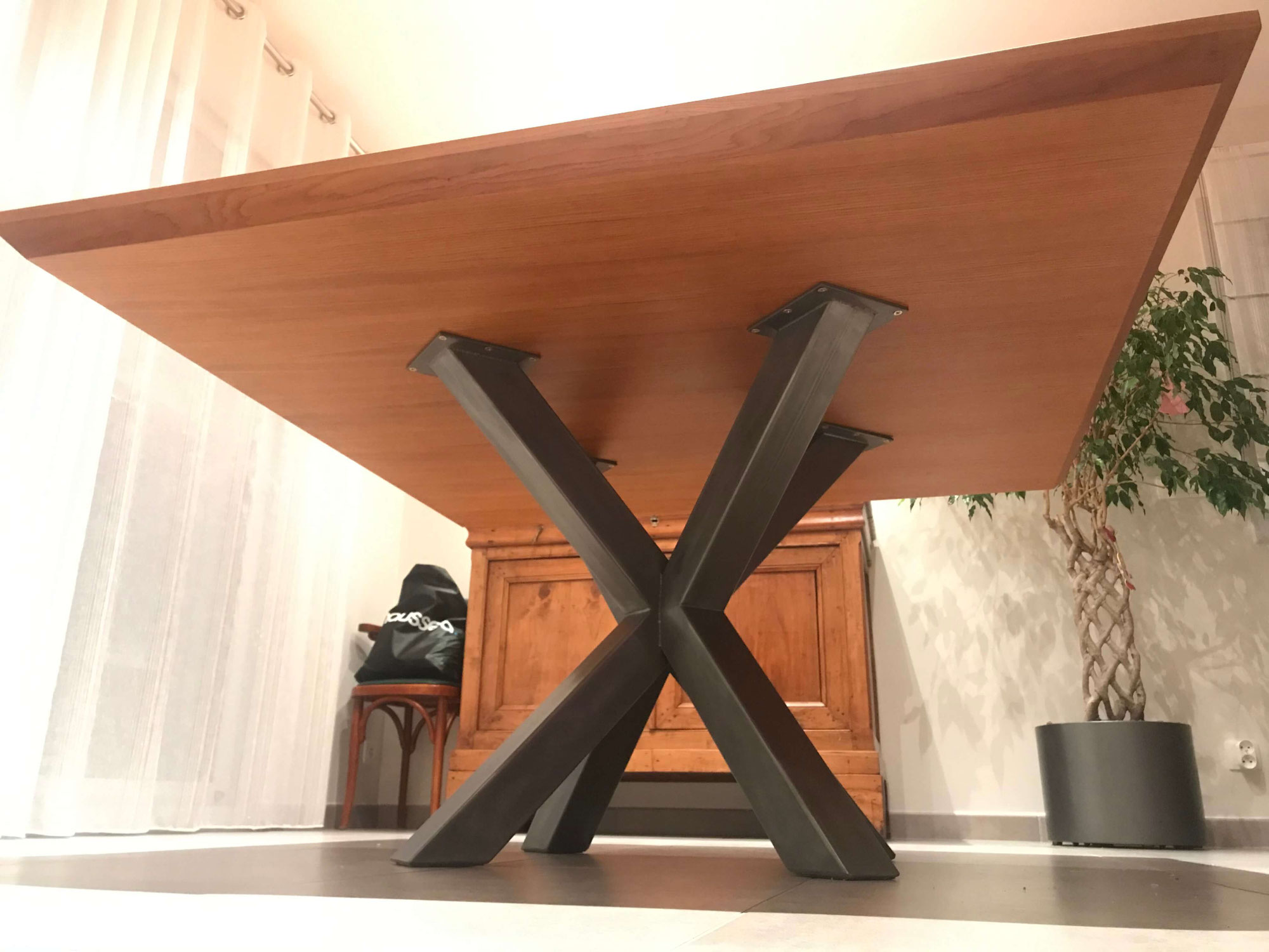 Piètement de table en croix